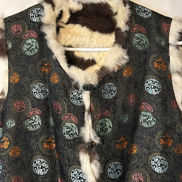 Custom tailored Chinese sleeveless reversible fur and silk like fabric long coat - Picture 3 of 7